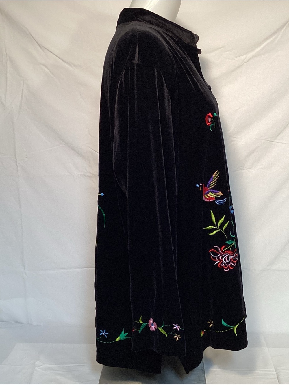 Black Velour Embroidered Susan Graver Floral Button Up Jacket Women’s Size 1X - Picture 6 of 12